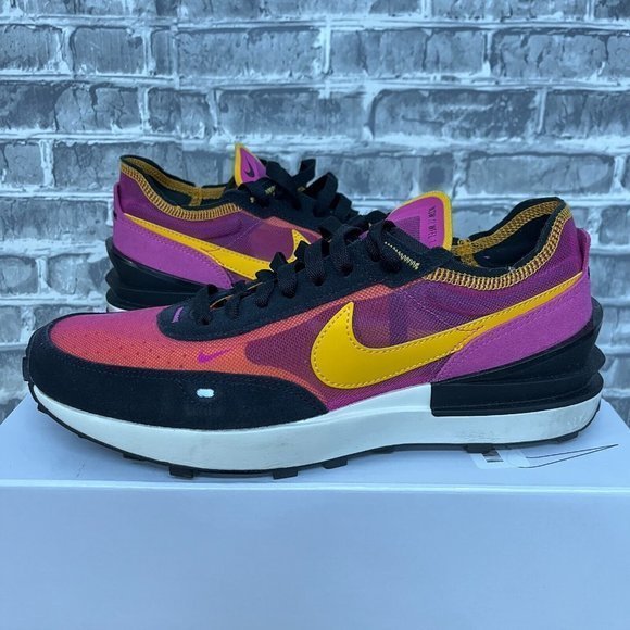 Nike Waffle One Active Fuchsia University Gold Black DA7995-600‎ Mens Size 8.5 - Picture 1 of 9